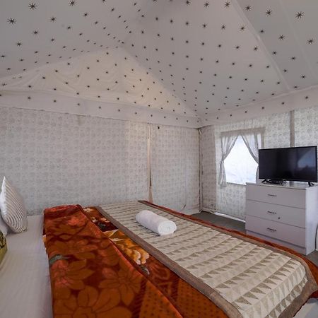 Dawn N Dusk Glamping Tents With Quintessential Valley View Panzió Csail Kültér fotó